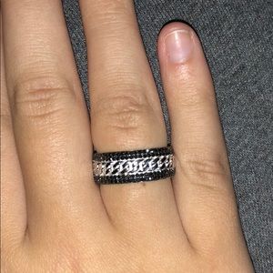 Sz 8 sterling silver ring lined w black gemstones